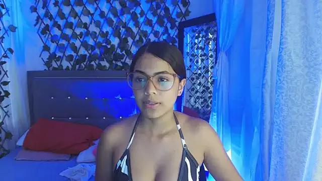 ariadna_brow on StripChat 