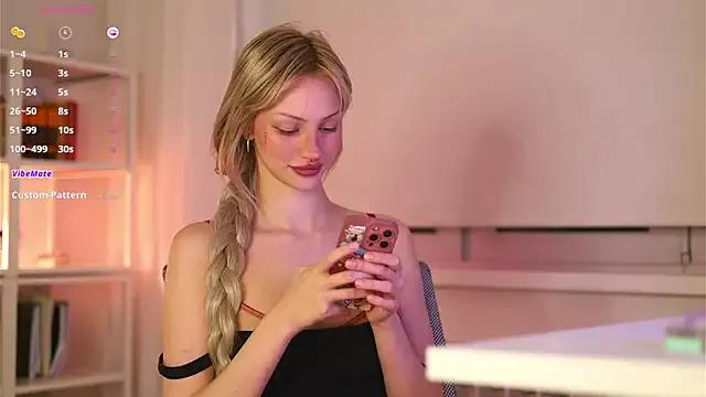 Fascinating BabeHolly gets exposed and orgasm while being watched BabeHolly from StripChat