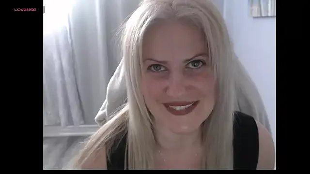 BellaStar84 on StripChat 