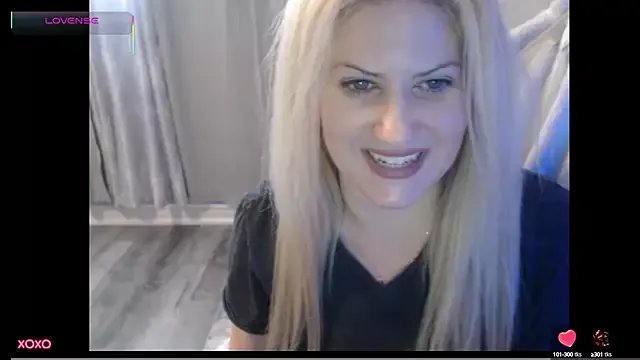 BellaStar84 on StripChat 