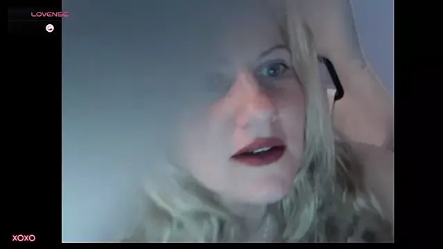 BellaStar84 on StripChat 