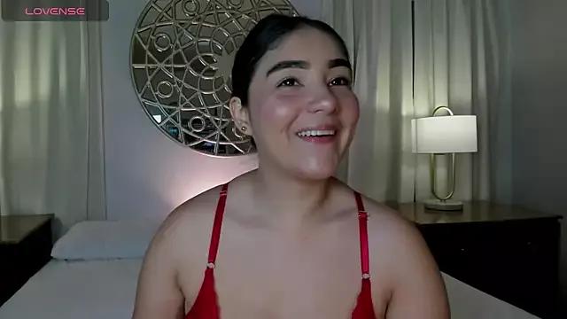 Belliinda_21 on StripChat 