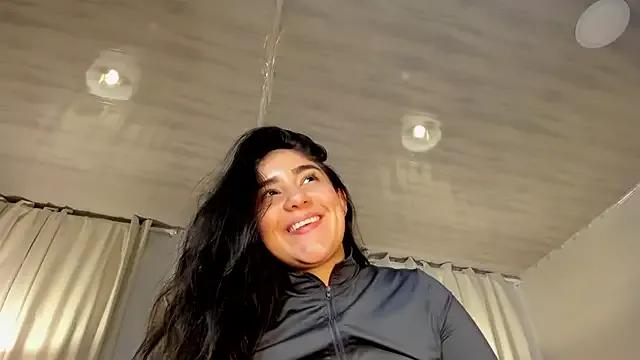 Belliinda_21 on StripChat 