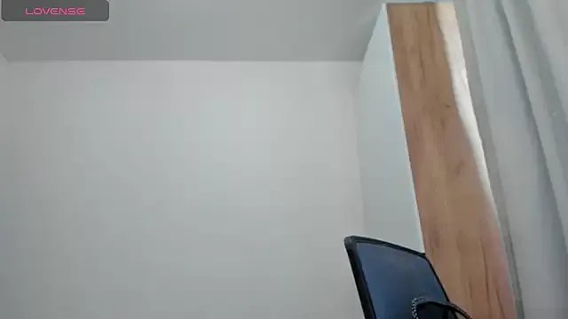 Freechat bigclittiee on StripChat