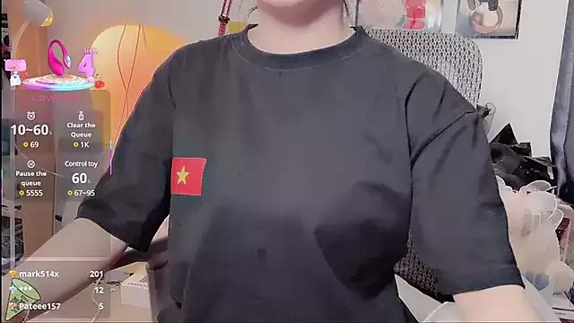 Freechat Caryln-Bun on StripChat