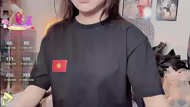 Freechat Caryln-Bun on StripChat