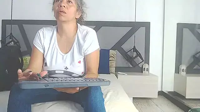 Freechat chanel_grant on StripChat