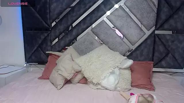 Freechat charlotte_walker1 on StripChat