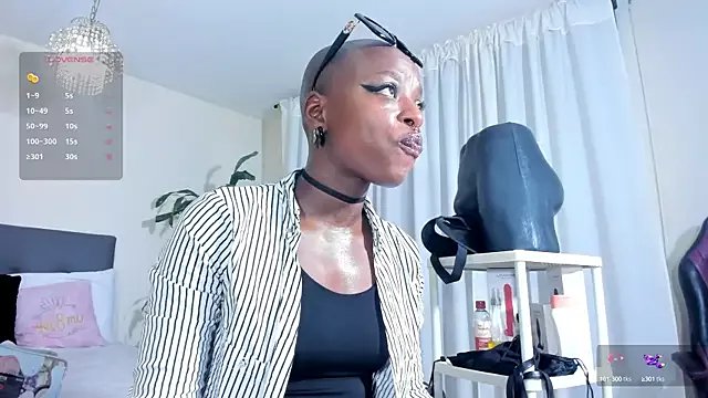 Coco_Kiss on StripChat 