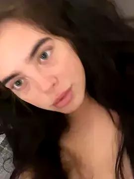 DollyMaee on StripChat