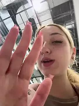 Freechat DollyTall on StripChat