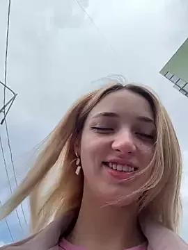 Freechat DollyTall on StripChat