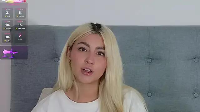 Elina_Hills from StripChat