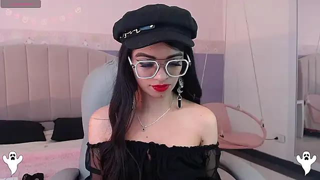The phenomenal Emerald_gh - slutty streaming cam stripper ready to squirt Emerald_gh from StripChat