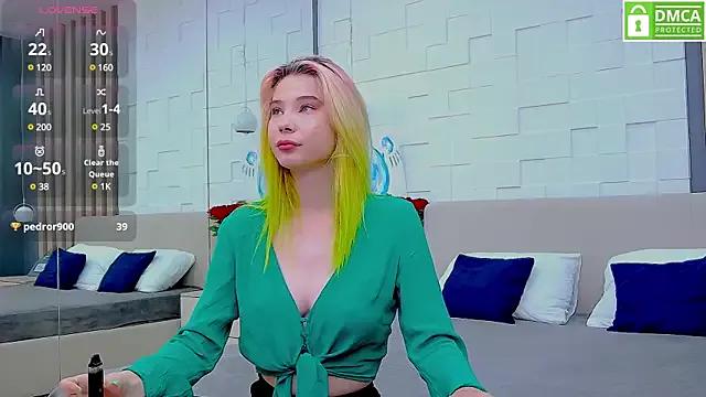 Emma_plux on StripChat 