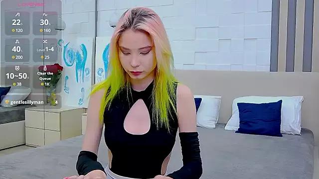 Emma_plux on StripChat 