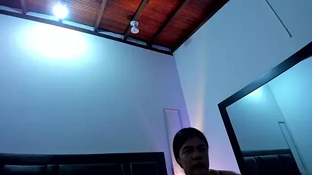EmmaBecket2 on StripChat 