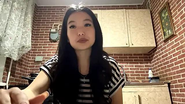 EmmaLeexth from StripChat