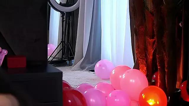 EsmeeLuv on StripChat 