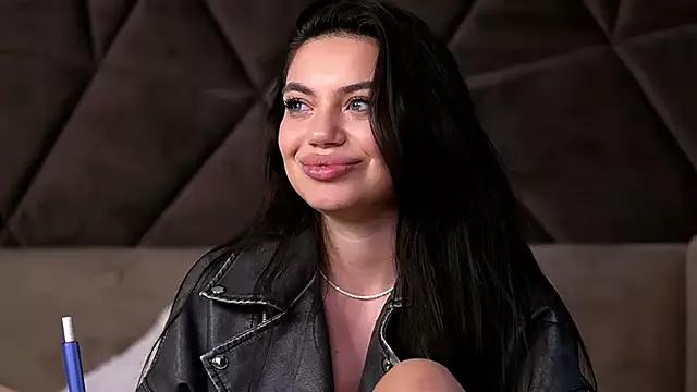 EsmeeLuv on StripChat 