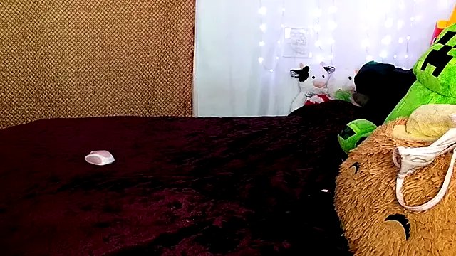 Freechat GamerGirlRoxyAndLee on StripChat