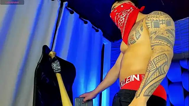 king_falconer from StripChat