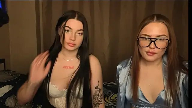 Private LisaAndDenis on StripChat