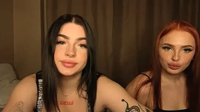 Private LisaAndDenis on StripChat