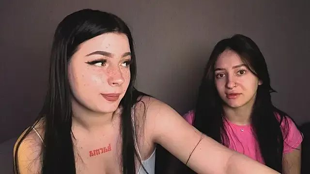 Private LisaAndDenis on StripChat