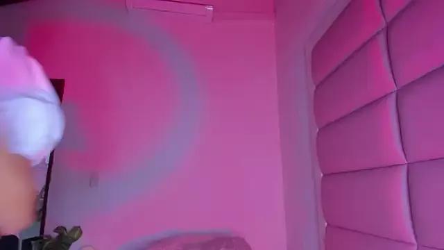 little-Emma on StripChat