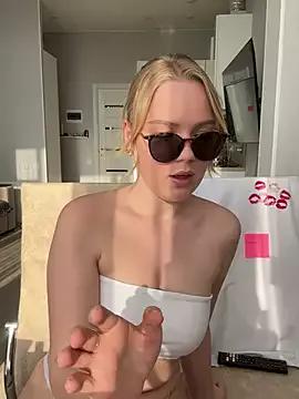 Little_Forest_ELF on StripChat 