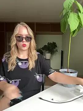 Little_Forest_ELF on StripChat 