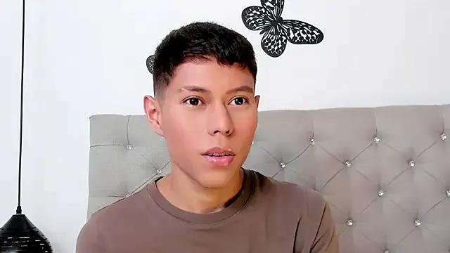 Masturbate to sweet camwhore Little_liam Little_liam from StripChat