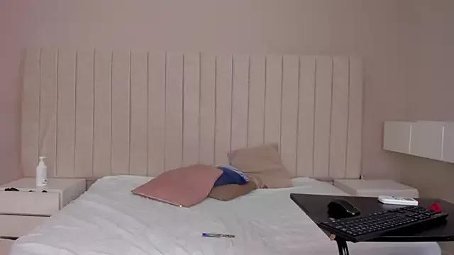 Littleolivia_ on StripChat 