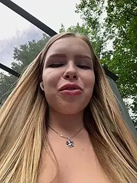Liza_risky — SHAKE SHAKE BOOBS ON THE PUBLIC