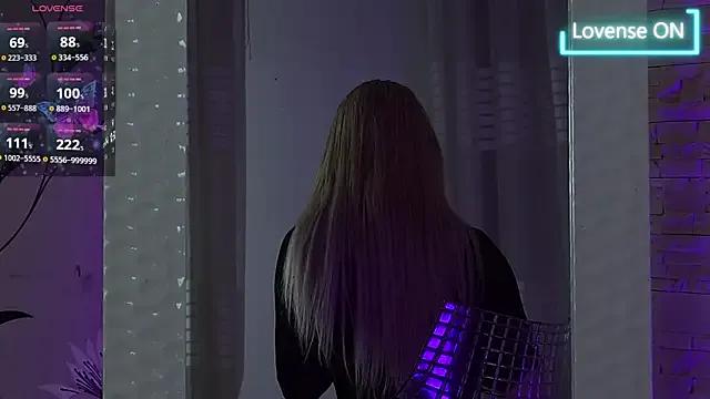 LucyLextonX from StripChat