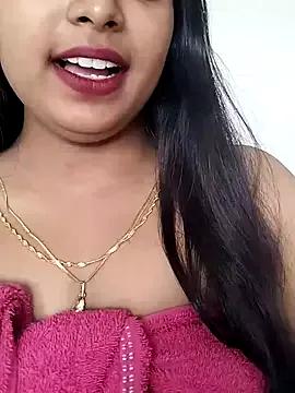Maahhii_2 on StripChat 