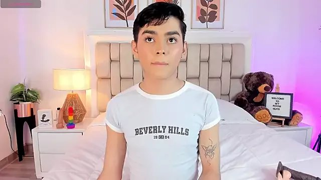 Freechat Maxi_little on StripChat