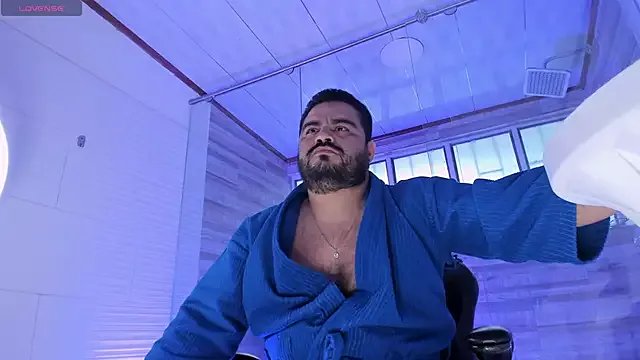 Freechat MichaelBear_ on StripChat