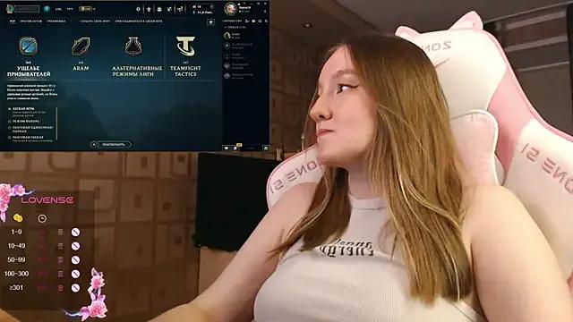 Satisfy your wackiest dreams with StripChat's mesmerizing MoonlishSiren MoonlishSiren from StripChat