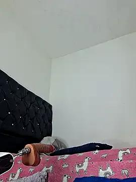 Bicurious beauty: Naomi_jhonson gets nude while massaging her bush onwebcam Naomi_jhonson from StripChat