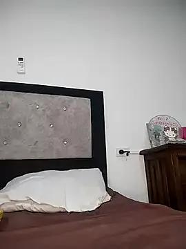 Freechat Naughty_mommy on StripChat