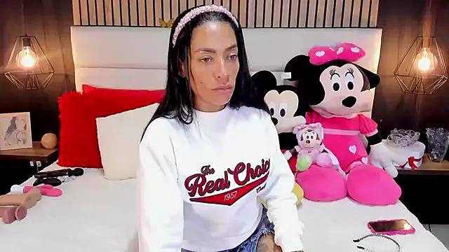 NiicolleMiller on StripChat 