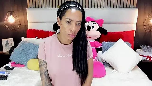 NiicolleMiller on StripChat 