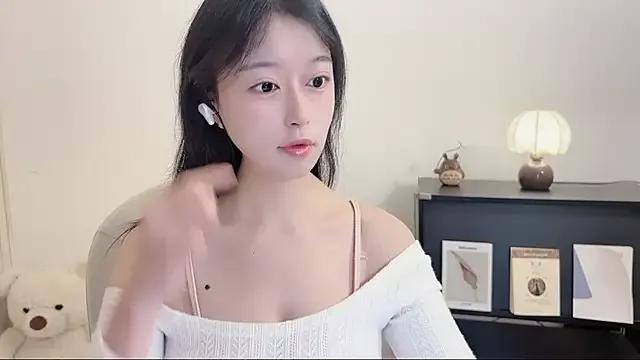 Broadcasting whims and freaky indulgence with StripChat's sophisticated Onechestnut Onechestnut from StripChat