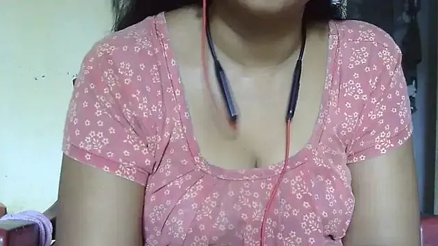 Freechat Pooja-suman on StripChat