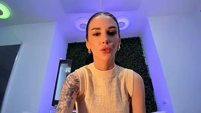 Freechat realhotfallingdevil on StripChat