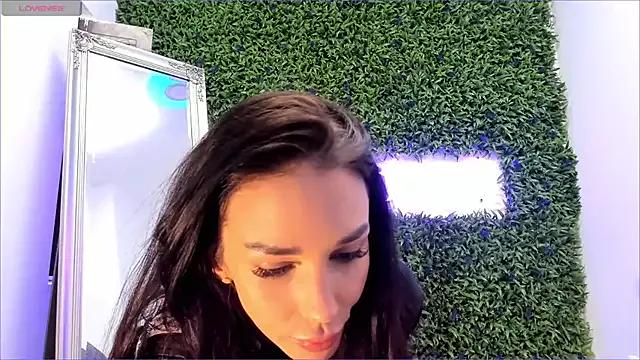 Freechat realhotfallingdevil on StripChat