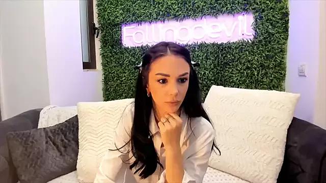 Freechat realhotfallingdevil on StripChat