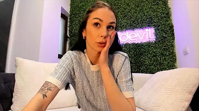 Freechat realhotfallingdevil on StripChat